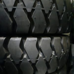 Vỏ đặc xe nâng Deestone